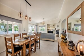 Dining - Casa Celina (Guia)