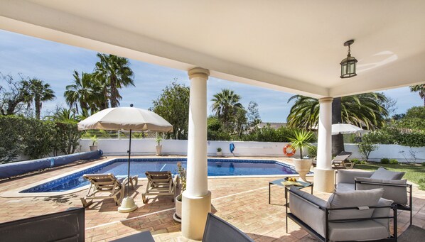 A heated pool - Casa Celina (Guia)