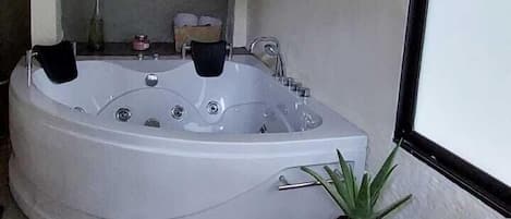 Private spa tub