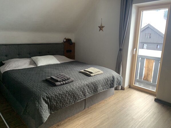 5 bedrooms, in-room safe, travel cot, free WiFi