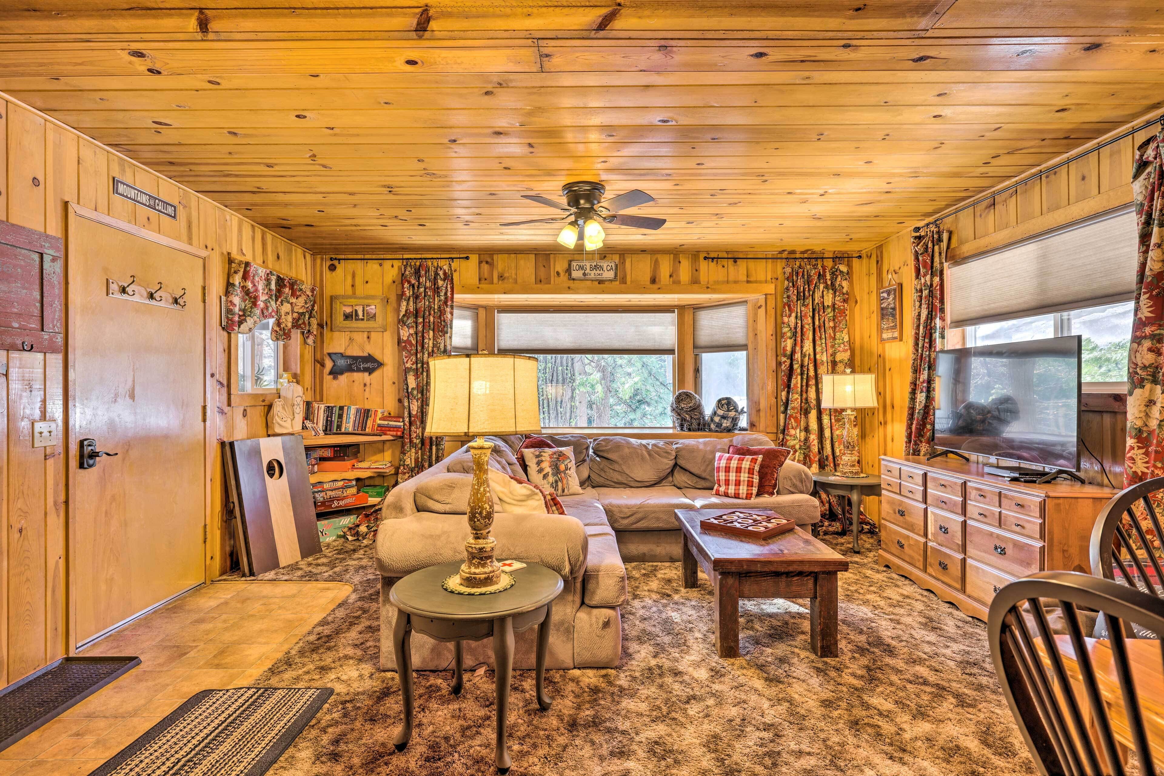 California Retreat w/ Deck, Fire Pit & Grill!