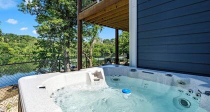 Gorgeous Lake Views & Access, Private Hot Tub, Games, Near Branson Landing!
