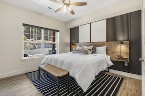 5 bedrooms, iron/ironing board, travel crib, WiFi - Private Hot Tub Retreat with Stunning Lake Views, Games & Near Branson Landing (Branson)