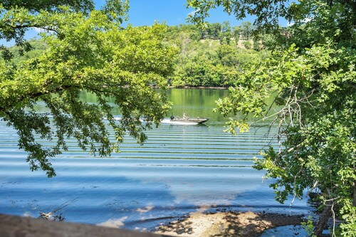 Private Hot Tub Retreat with Stunning Lake Views, Games & Near Branson Landing