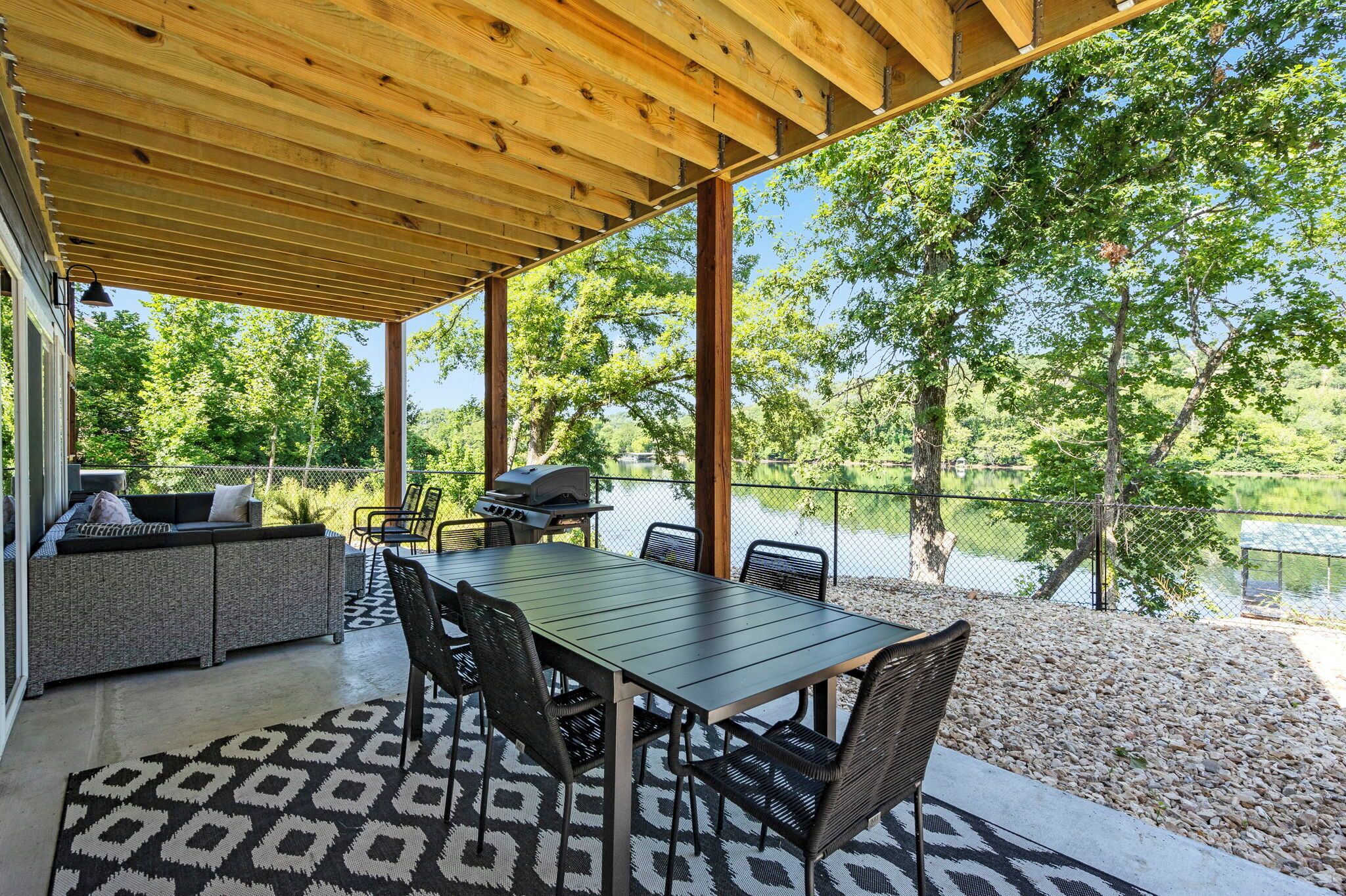 Gorgeous Lake Views & Access, Private Hot Tub, Games, Near Branson Landing!