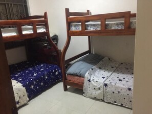 4 habitaciones, escritorio, wifi y ropa de cama 