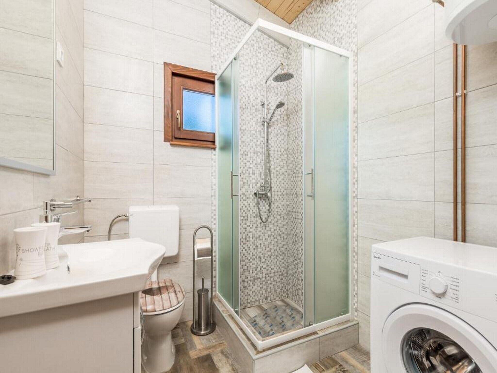 Dusche, Haartrockner, Handtücher