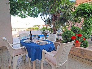 Outdoor dining - Apartments Zadro - Two Bedroom Apartment with Terrace (Tribunj)