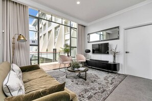 TV - The Corporate`s Selection + CP! (Auckland)