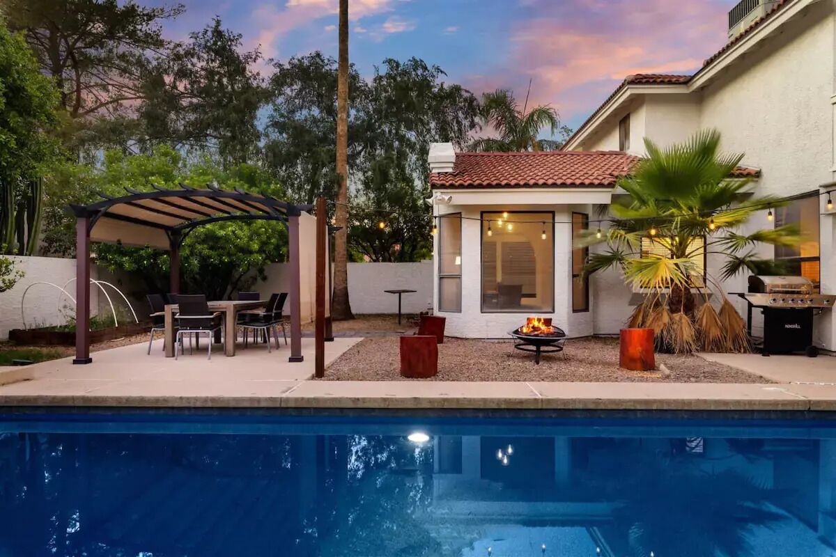Backyard Paradise w Pool, Yard and Grill-Great Location