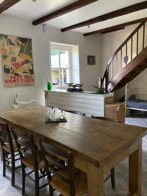 Dining - Beautiful Traditional Breton House in the Forest (Meslan)