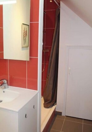 Shower, toilet paper