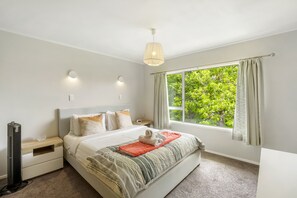 Apartment | 3 bedrooms, iron/ironing board, free WiFi, bed sheets