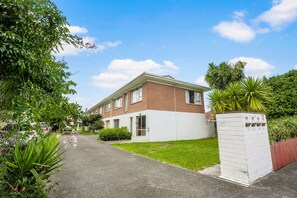 Exterior - Inner City Retreat - WiFi - Netflix  (Auckland)