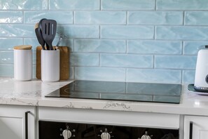 Apartment | Private kitchen | Fridge, microwave, oven, stovetop