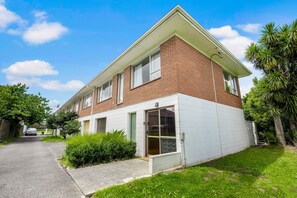 Interior entrance - Inner City Retreat - WiFi - Netflix  (Auckland)