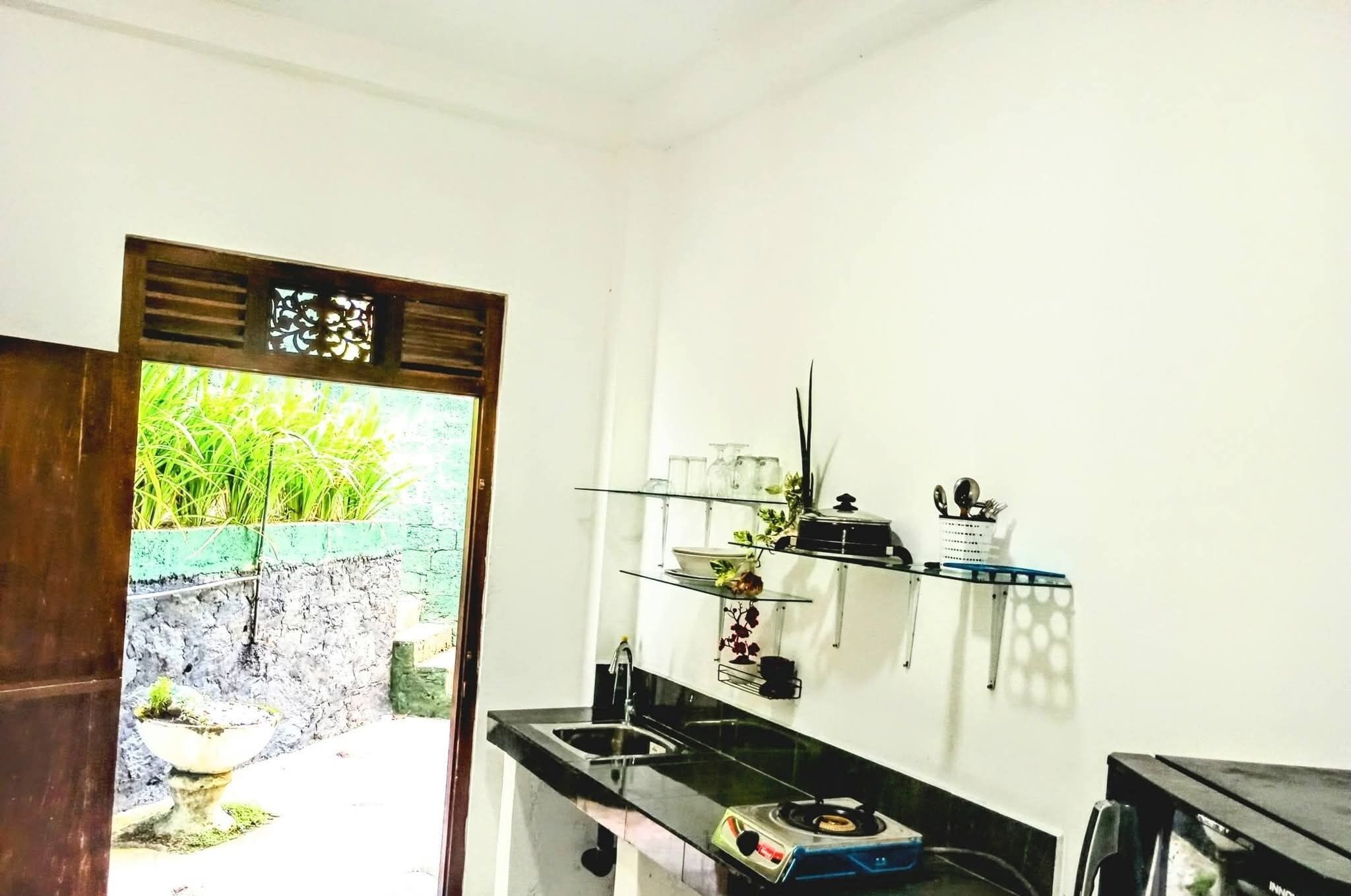 炉灶、电热水壶、烤面包机、搅拌机