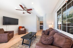 TV - Charming guest house near Sonoma (Santa Rosa)