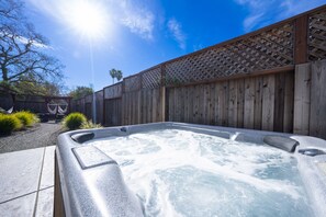 Bañera de hidromasaje al aire libre