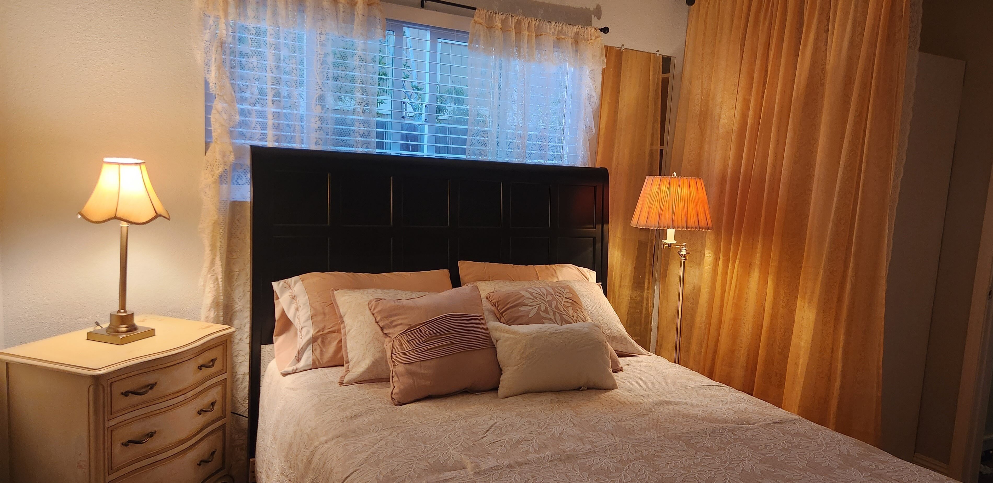 1 bedroom, in-room safe, iron/ironing board, free WiFi