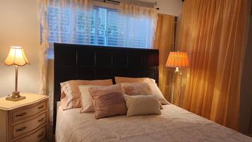 1 sovrum, värdeförvaringsskåp på rummet och strykjärn/strykbräda