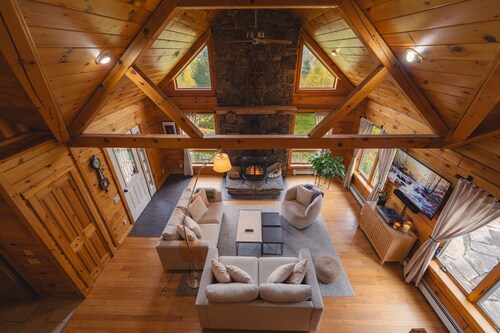 Amber Acres Lodge; Spacious Log Cabin with Mountain Views and Lake Access