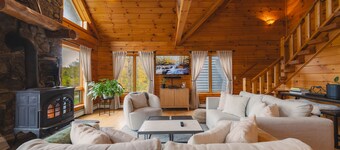 Amber Acres Lodge; Spacious Log Cabin with Mountain Views and Lake Access