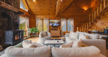 Amber Acres Lodge; Spacious Log Cabin with Mountain Views and Lake Access