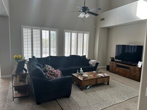 TV, caminetto, tavolo da ping pong