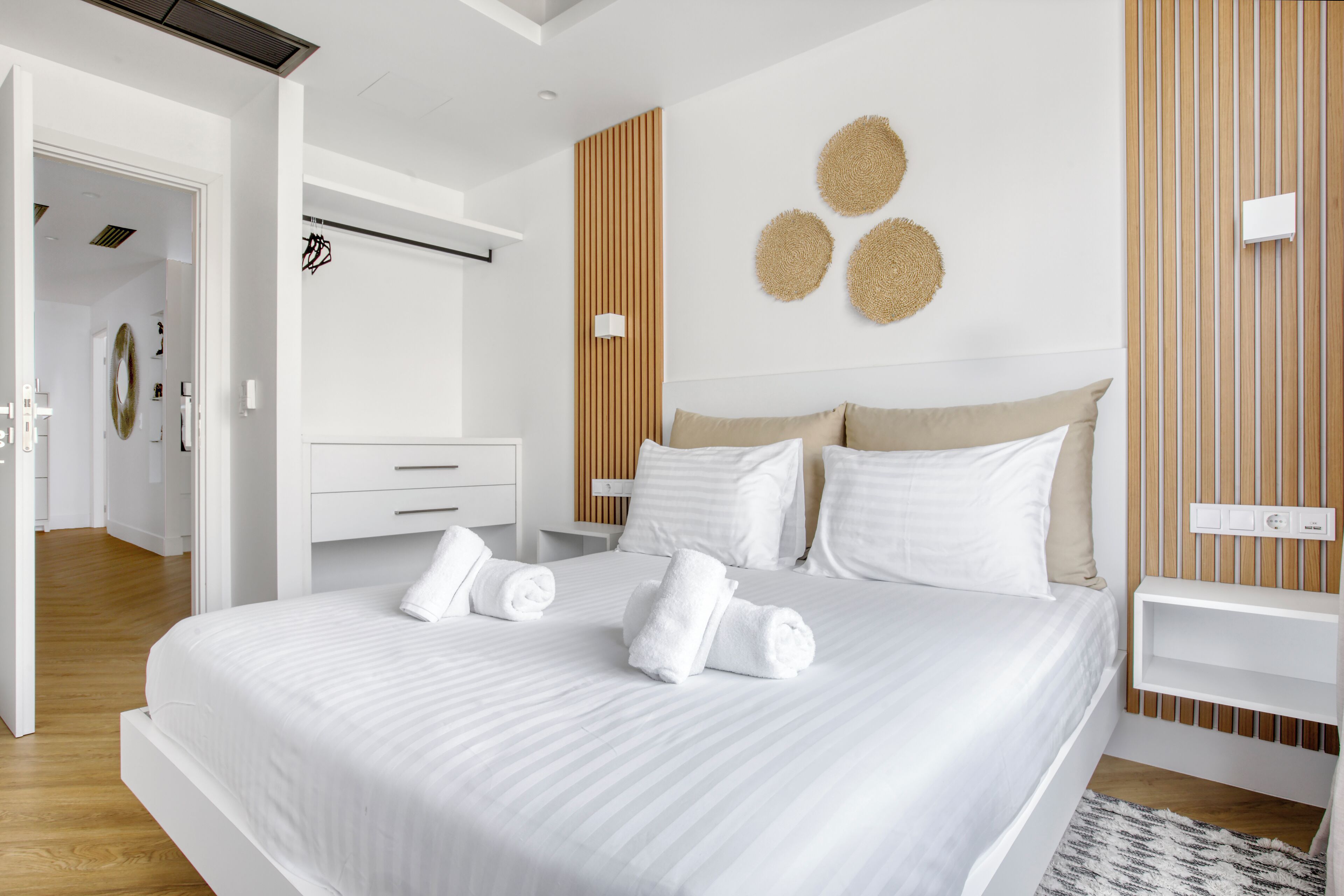 Superior Suite Kallirrois 89 | Bettwäsche aus ägyptischer Baumwolle, hochwertige Bettwaren, Zimmersafe