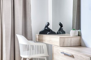 Superior Suite Kallirrois 89 | Egyptian cotton sheets, premium bedding, in-room safe, desk - Kallirrois 89 Suite (Athens)