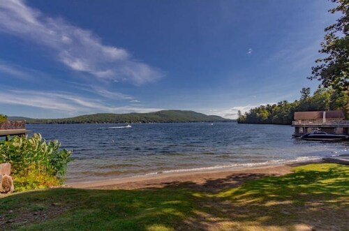 Cozy queen room at Cramer's Point Lake George