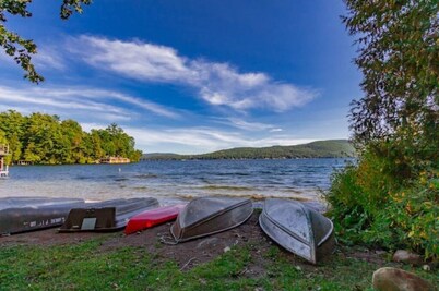 Cozy queen room at Cramer's Point Lake George