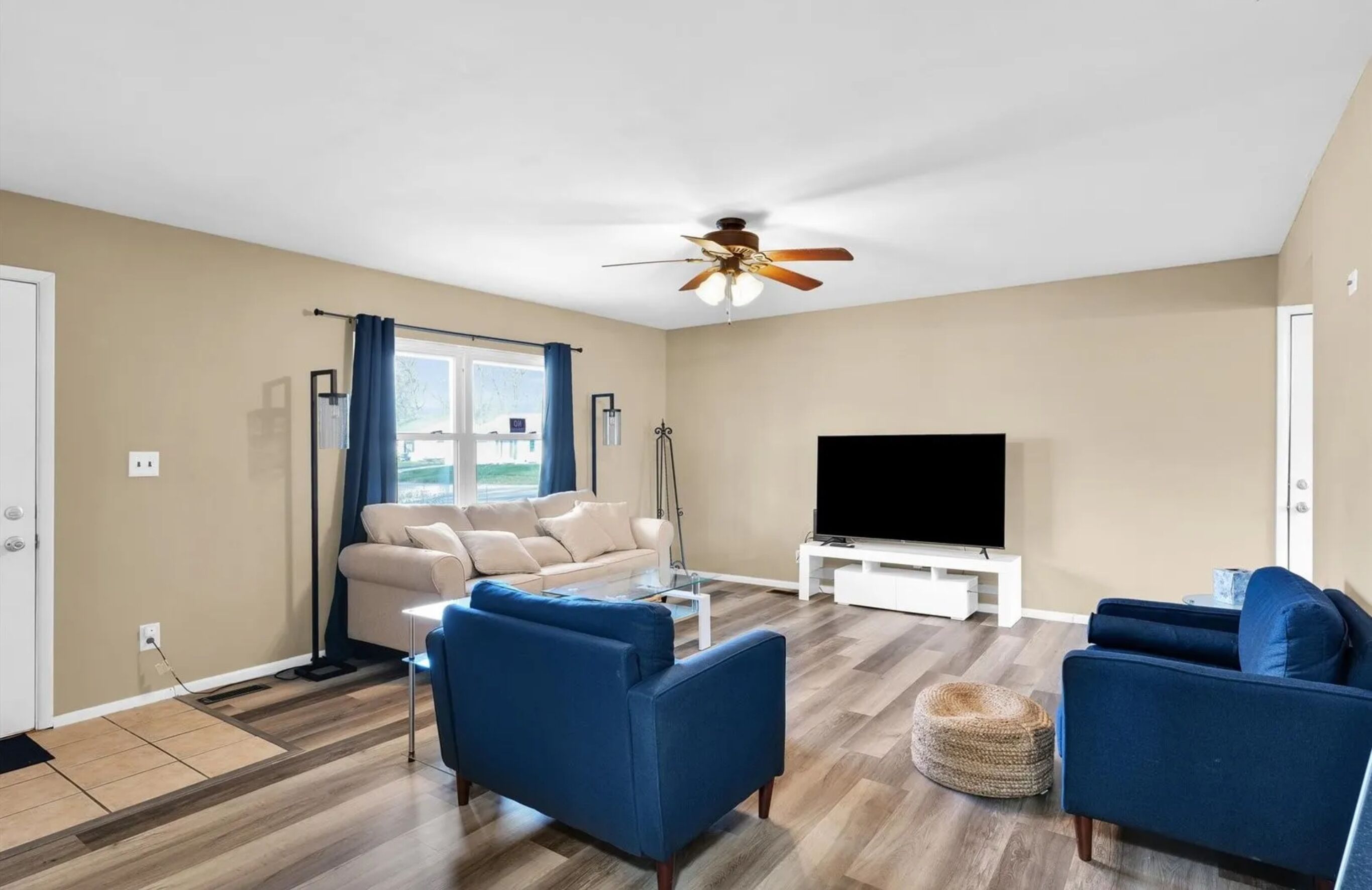 Cute 3 bedroom renovated home 7 minutes from U of I campus