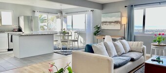 Modern Stylish Unit w/ Parking Perfect for Group