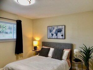 2 bedrooms, WiFi, bed sheets - Modern Stylish Unit w/ Parking Perfect for Group (San Leandro)