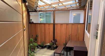 Spacious Studio w/ AC - Near BART/Free Laundry!