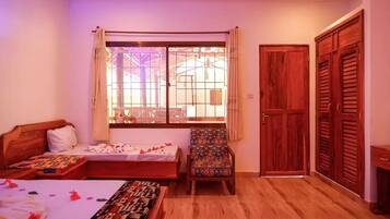 4 bedrooms, WiFi, bed sheets