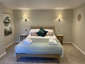 3 bedrooms, iron/ironing board, travel cot, free WiFi