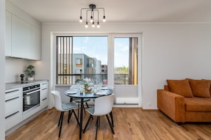Apartamento Confort | Cocina privada | Frigorífico grande, horno, lavavajillas y máquina de café espresso