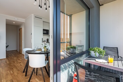 CITYGATE APARTMENT WITH SUN BALCONY