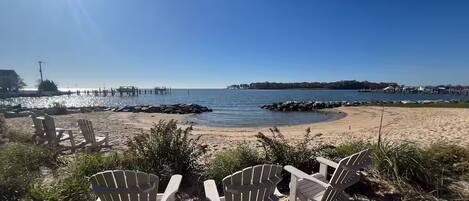 Beach nearby, sun-loungers, beach towels