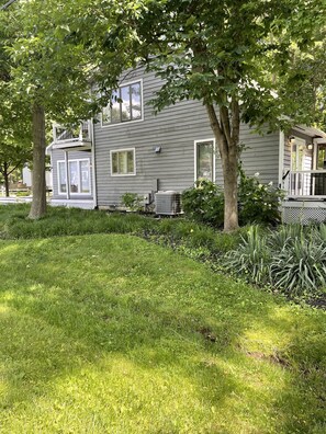 Exterior - Charming Cottage by the Bay with Hot Tub, Gourmet Kitchen & Community Beach (Annapolis)