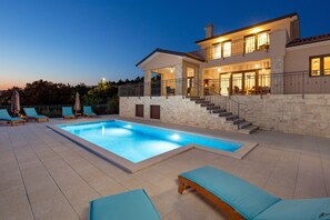 Utomhuspool