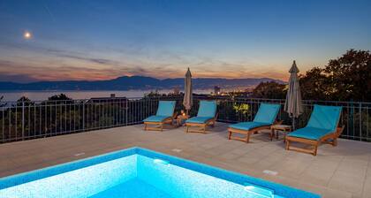 Cozy villa with amazing view from terrace, pool, close to the beach