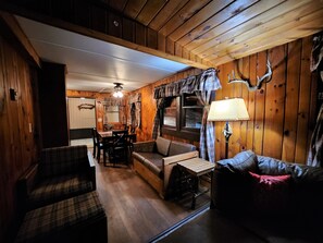 TV, mesa de pingue-pongue