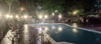 Lake George Diamond Point 3 Bed / 2 Ba two story Cabin