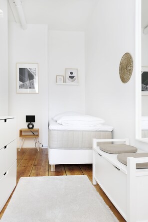 3 bedrooms, desk, travel cot, free WiFi