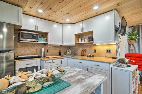 Walk to Beach: Bright & Cozy Cape Cod Studio!