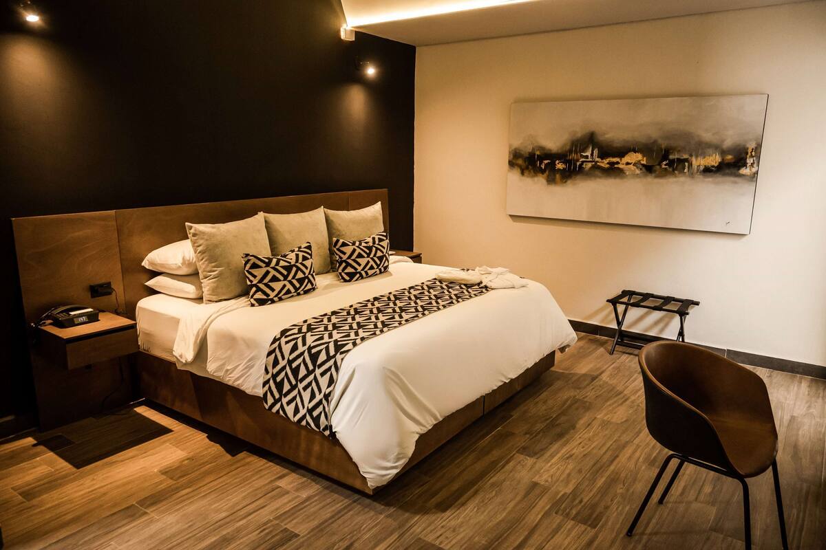 Phòng Suite Junior, 1 giường cỡ king, không hút thuốc | Truy cập Internet không dây miễn phí, bộ trải giường